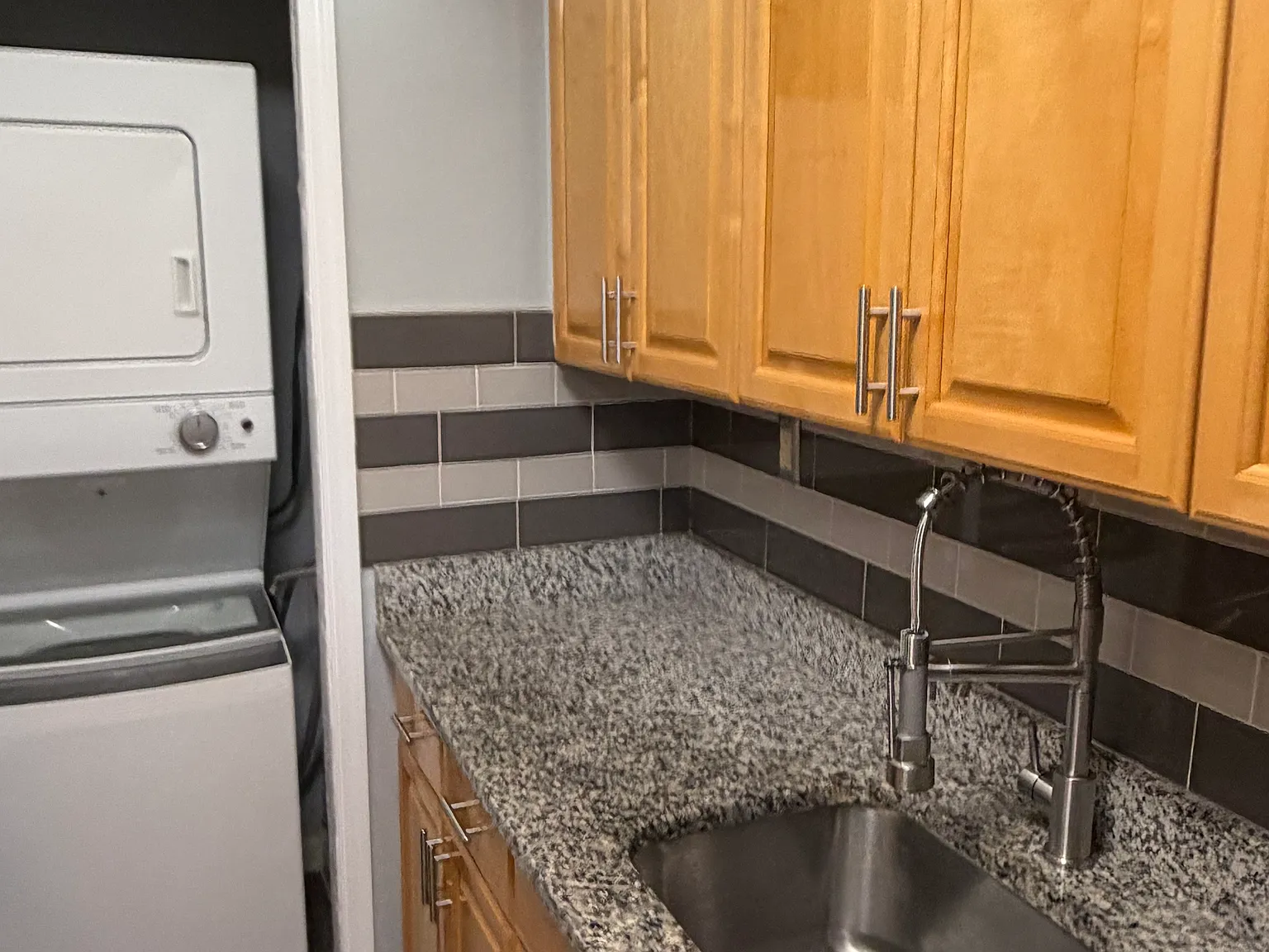 2 bed, 1010 sqft, $1,650 — Photo 3