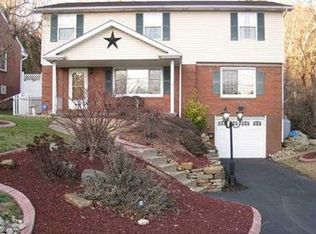 100 Daren Ct, White Oak, PA 15131
