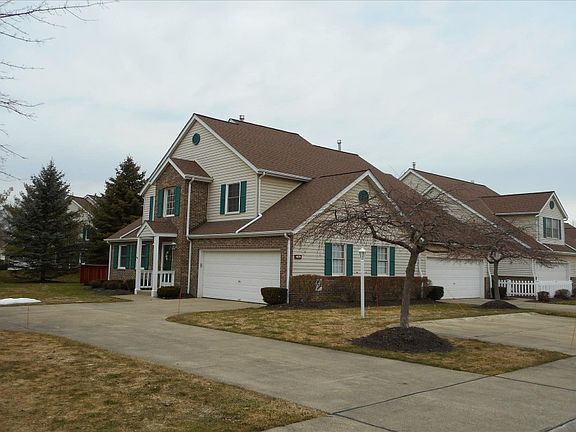 2nd image of 4870 Hawthorn Ln #31