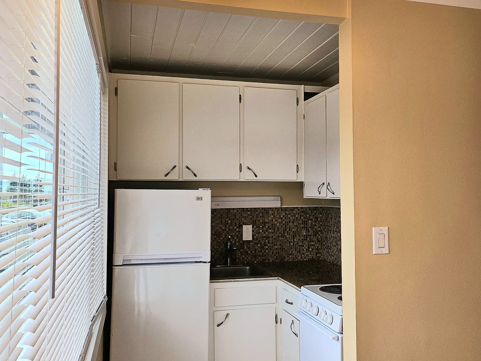 Olympus Apartments — Photo 2