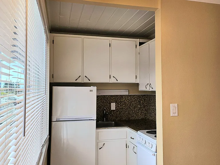 Olympus Apartments — Photo 2