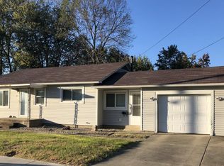 1807 Garfield Ave, Charleston, IL 61920