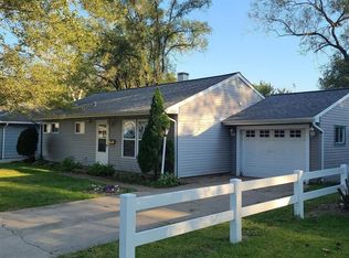 1212 Beech St, Valparaiso, IN 46383