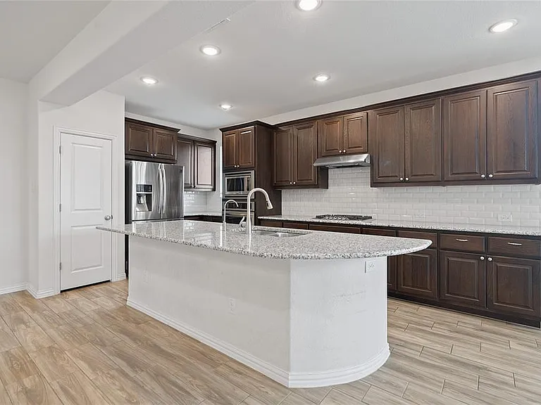 2905 Consuelo Way — Photo 6