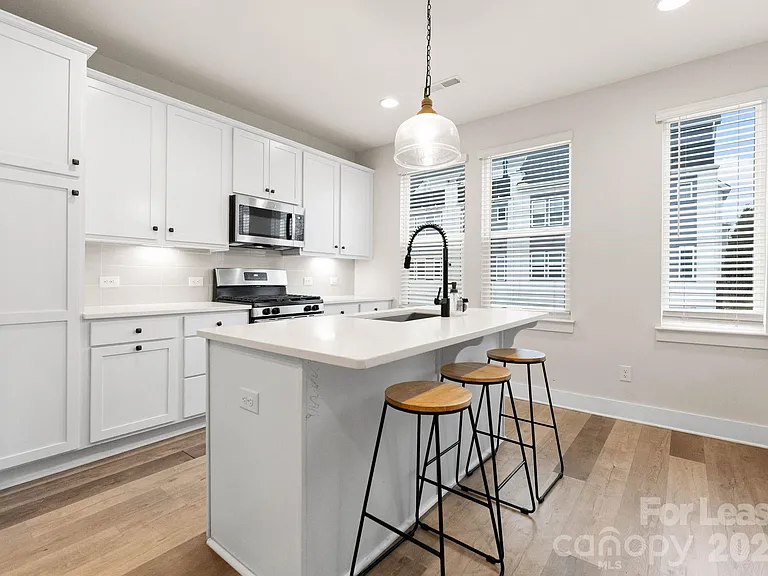 648 W End Dr — Photo 15