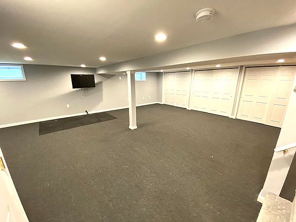 5th image of 46 W Woodland Ave