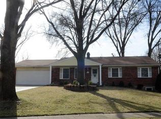 143 Bellechasse Dr, Chesterfield, MO 63017