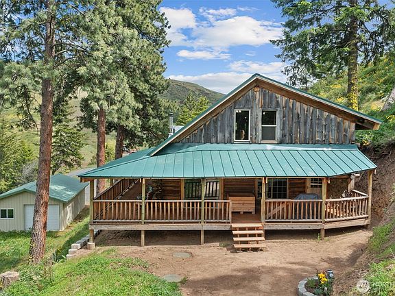 Rustic Custom Log Home>