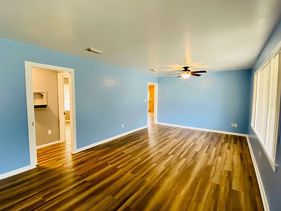 3rd image of 1604 Andrea Dr