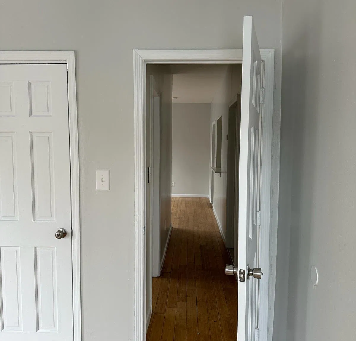 3 bed, 1000 sqft, $3,373 — Photo 2