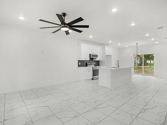 5th image of 1110 Florence St