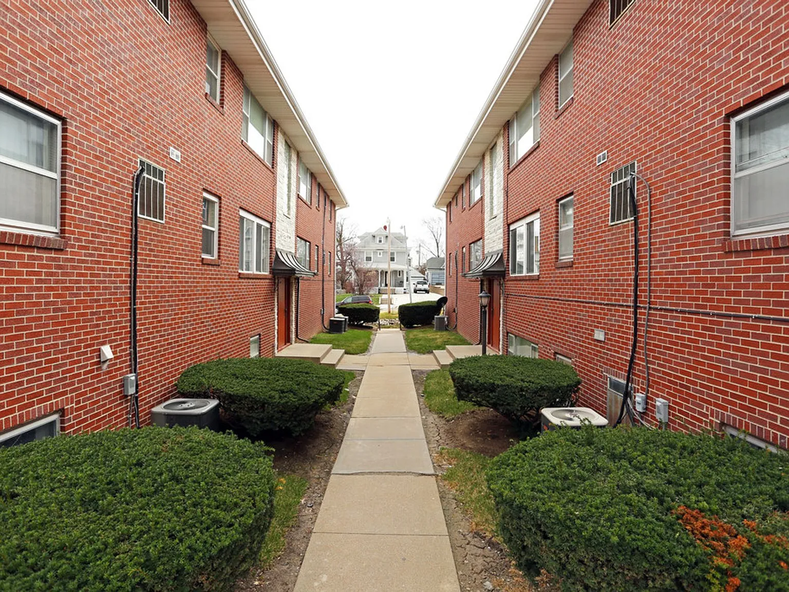 Midtown Court — Photo 2