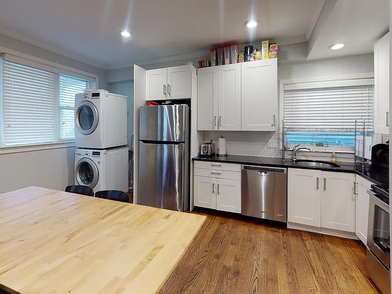 1059 Saratoga St #4 — Photo 9