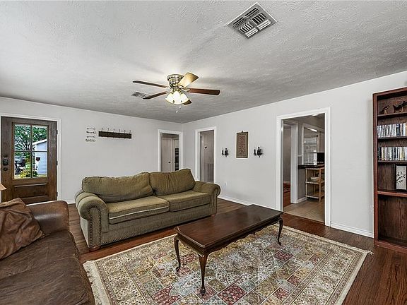 4th image of 737 Garden Acres Blvd