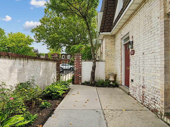 5th image of 2817 Chateau Cir S
