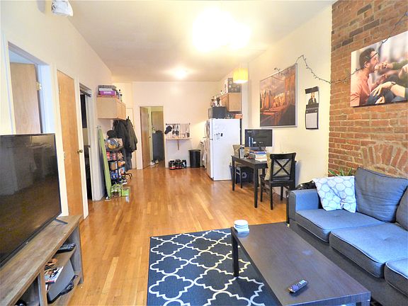 3rd image of 333 E 70th St APT 10