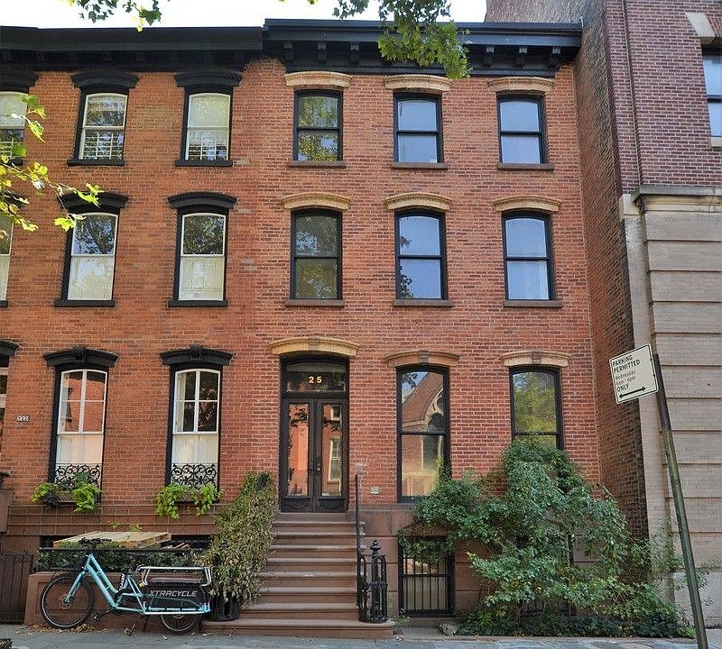 1st image of 25 Willow Pl #1A