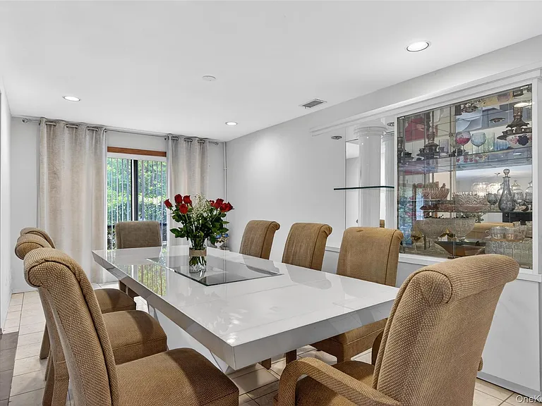 36 Wimbledon Dr — Photo 6