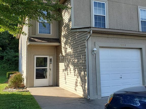 4th image of 405D SE Brandon Ct