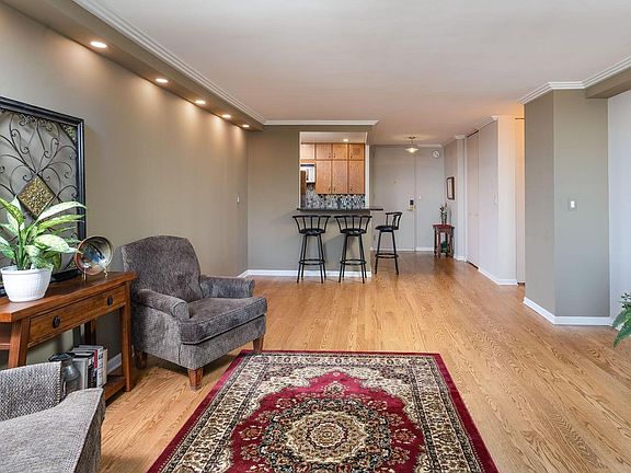 4th image of 929 N Astor STREET #2305