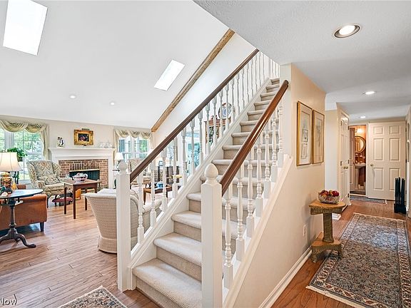 5th image of 203 Manor Brook Dr