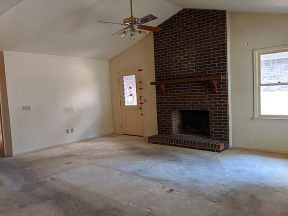 2nd image of 110 Woodcreek Dr