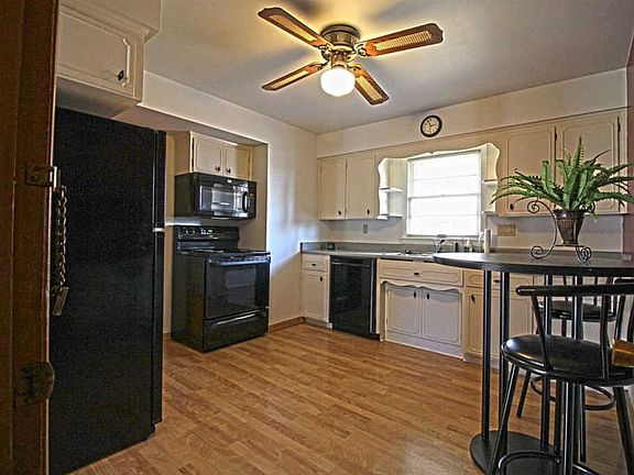 5th image of 2733 Broadmoor Dr