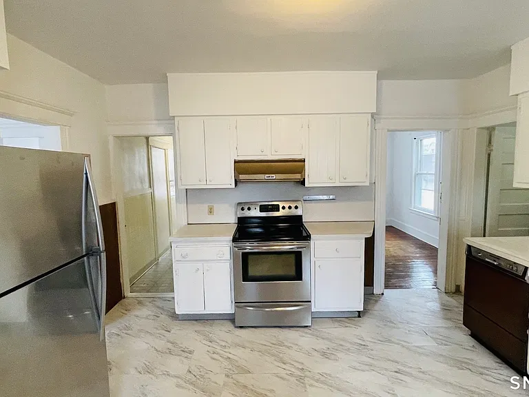 58 E Pearl St — Photo 2