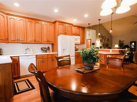 5th image of 4103 Hidden Valley Dr