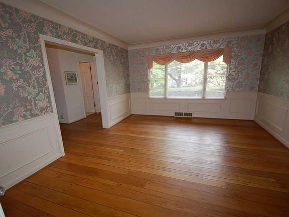 4th image of 1216 Cliff Laine Dr