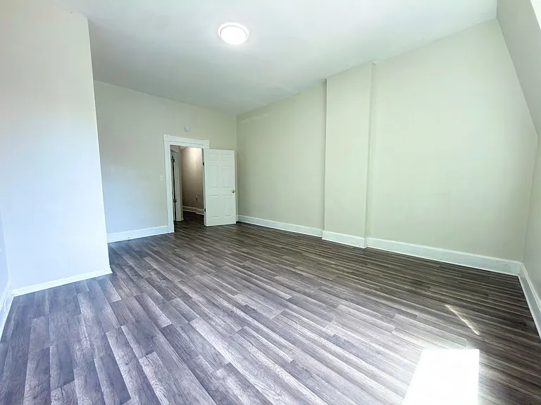 1030 Considine Ave — Photo 20