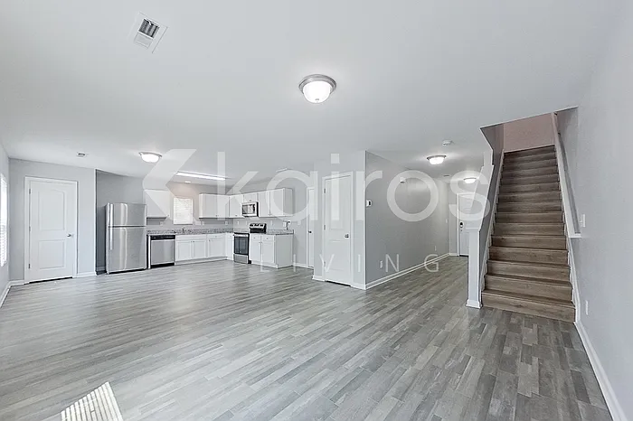 314 Wendover Dr — Photo 3