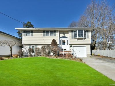 255 Brookside Court, Copiague, NY, 11726
