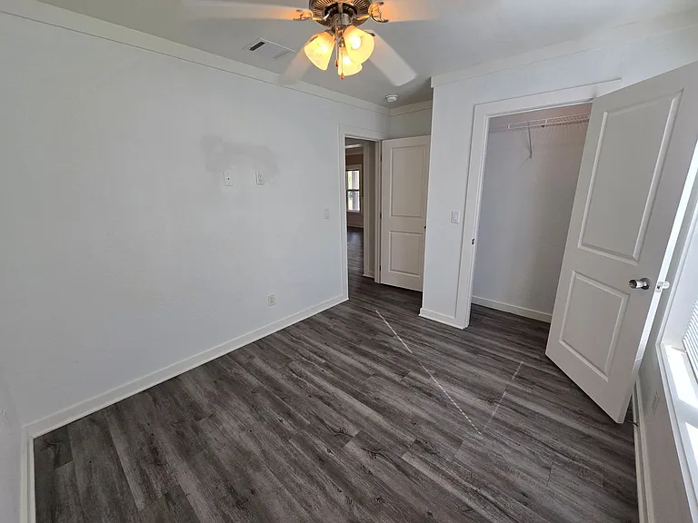 5416 Raymond Stotzer Pkwy — Photo 9