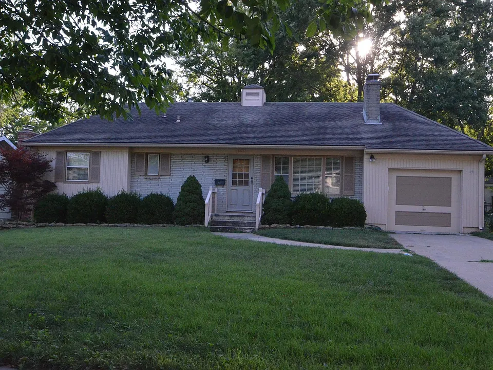8810 Benson Dr