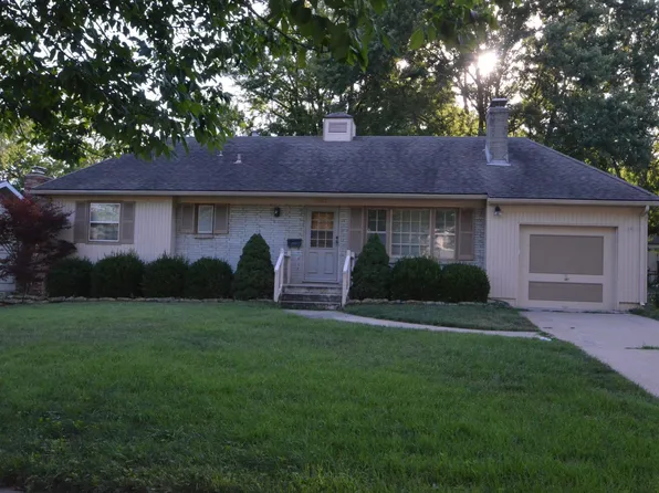 8810 Benson Dr, Overland Park, KS 66212