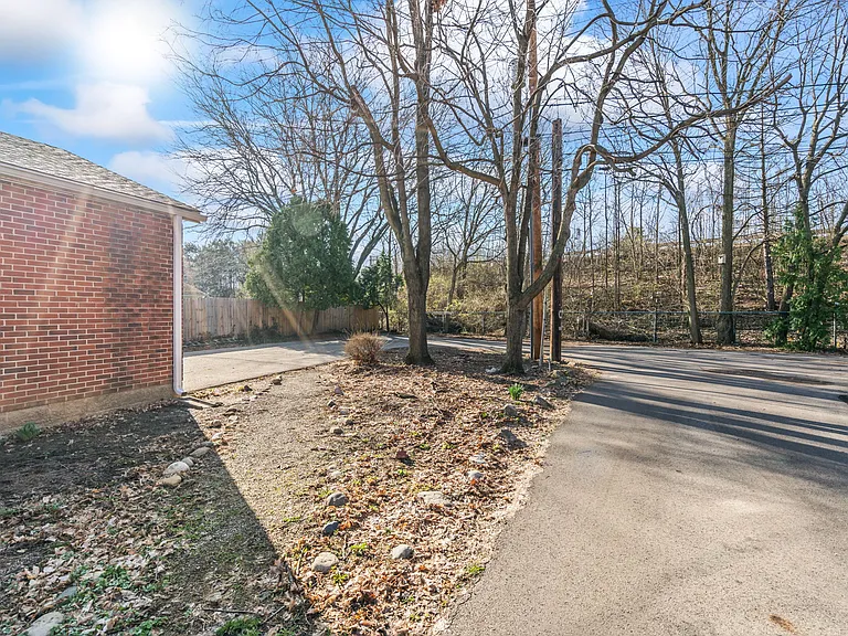 80 Green St — Photo 32