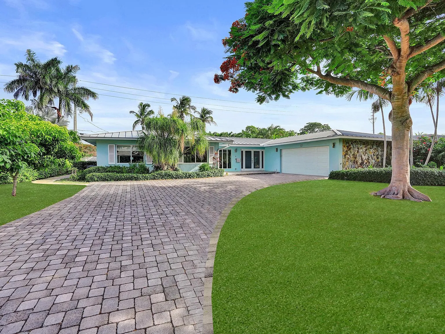 4 bed, 3.0 bath, 2499 sqft, $10,000 — Photo 2