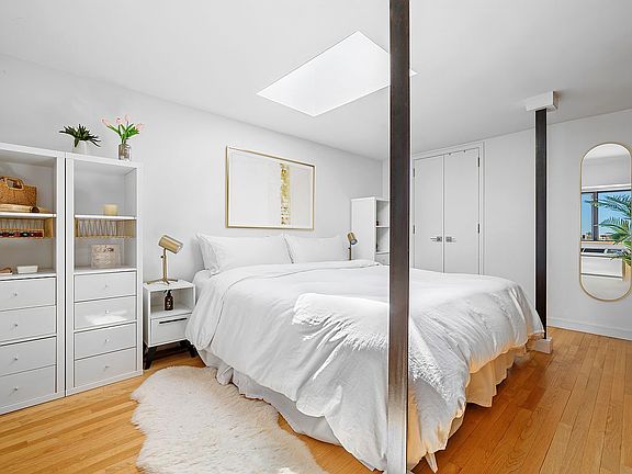5th image of 140 W 69th St Unit Penthouse 7