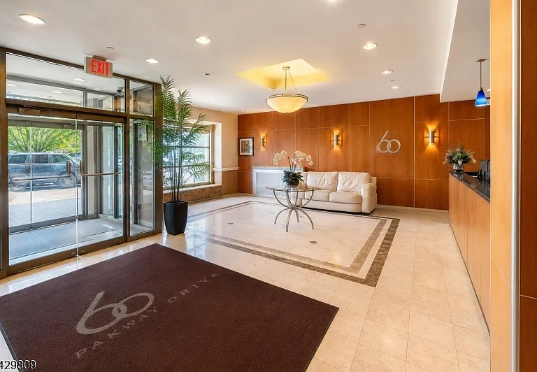 60 Parkway Dr E #9B — Photo 14