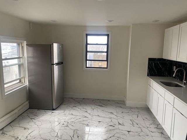2nd image of 599 Bramhall Ave #3
