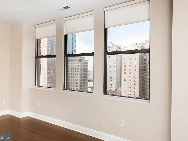 220-2 S 16th St #1002 — Photo 15