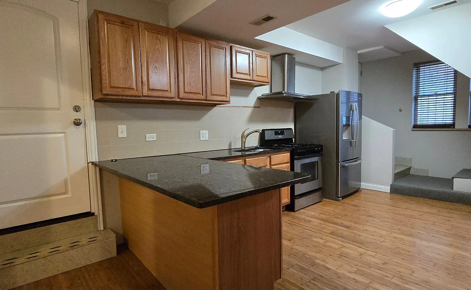 2 bed, 700 sqft, $1,695 — Photo 2