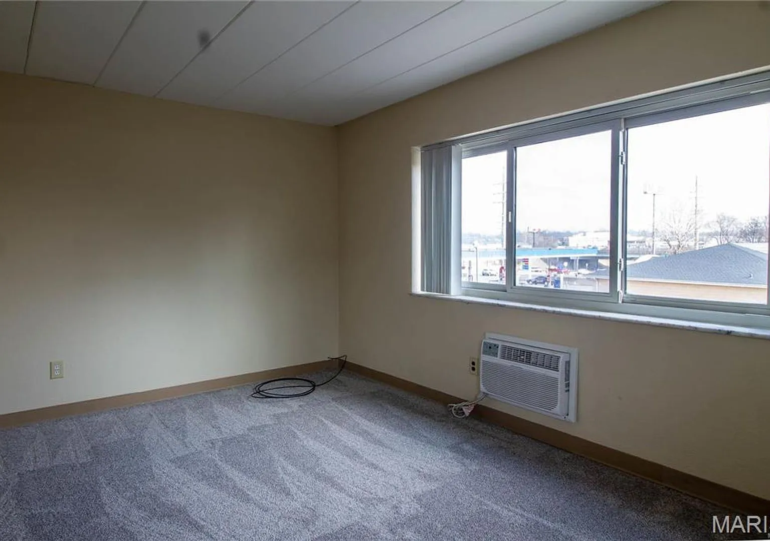 Walton 2758 — Photo 2