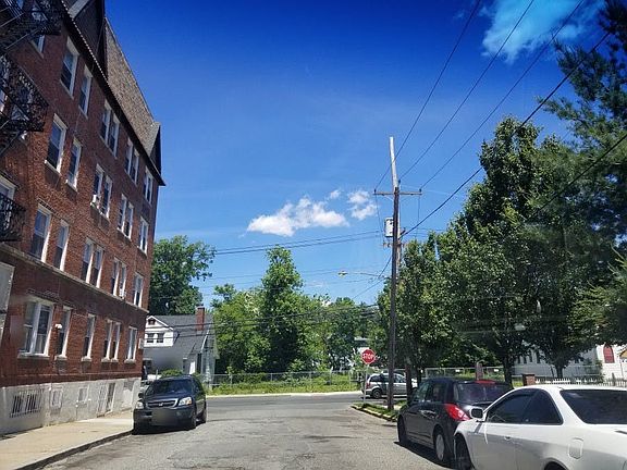 5th image of 190 Hollywood Ave