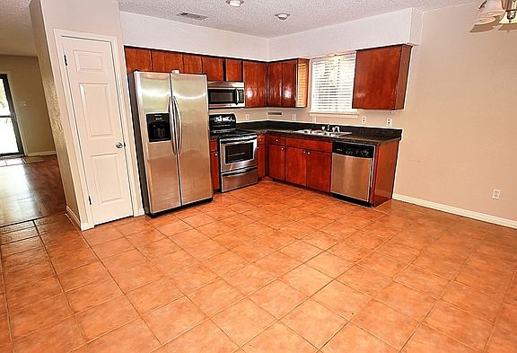 4th image of 2328 Aldford Dr