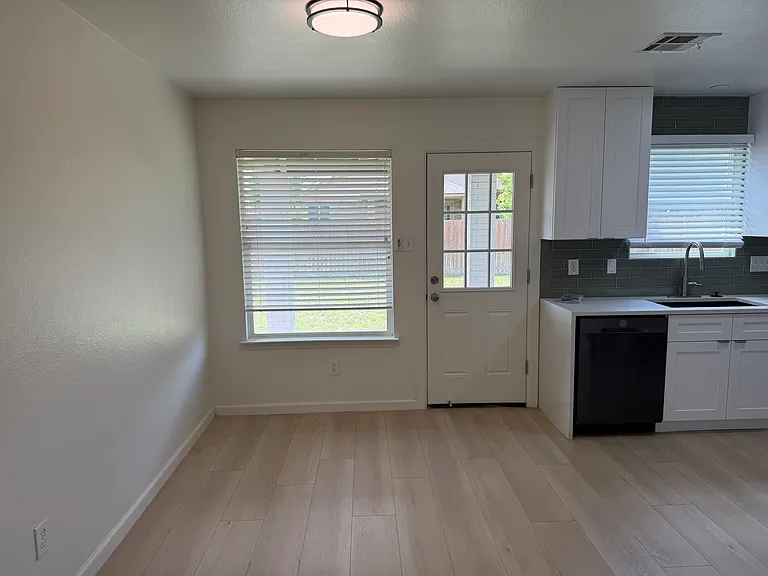 1016 Starlight Dr — Photo 18
