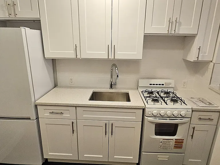 189 E 93rd St #2C — Photo 5