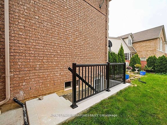 3rd image of 5955 Leeside Cres #Basement