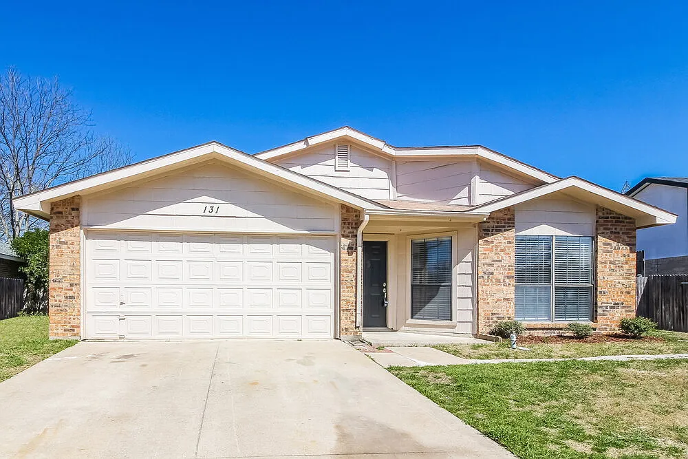 3 bed, 2.0 bath, 1287 sqft, $1,970 — Photo 1
